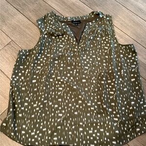 Stylish Sleeveless Blouse in mixed materials